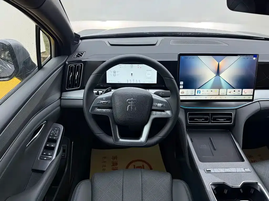 BYD L DM-i — фото 7