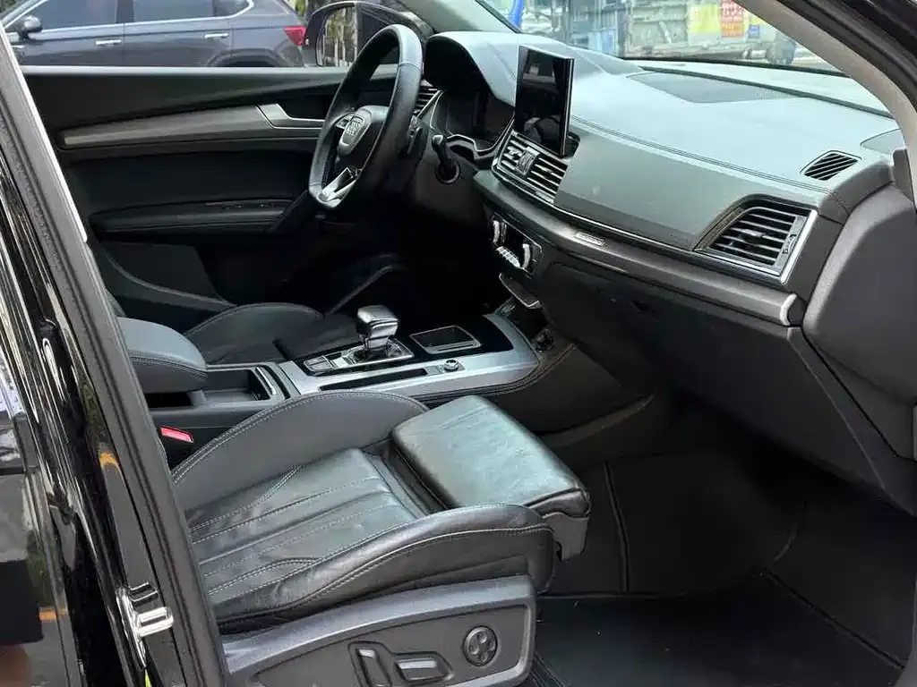 Audi Q5L 2021 из CN, фото 3