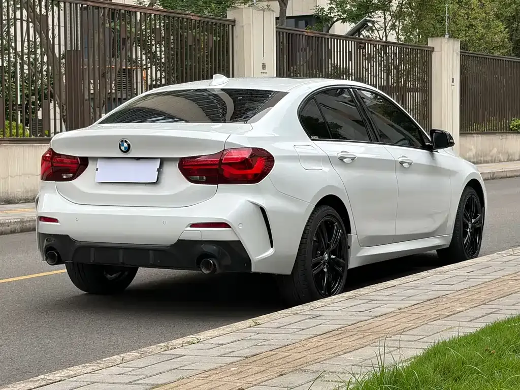 BMW 1 Series 2023 из CN, фото 8