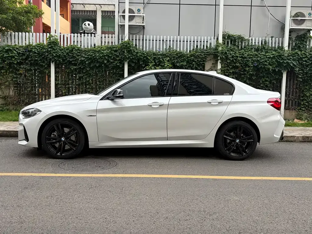 BMW 1 Series 2023 из CN, фото 9