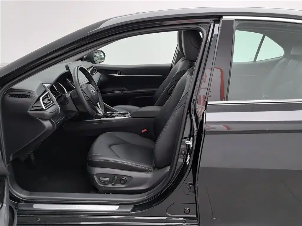 Toyota Camry 2023 из CN, фото 5