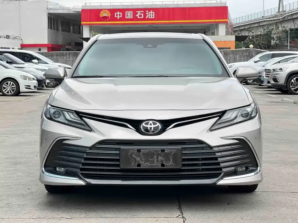 Toyota Camry — фото 4