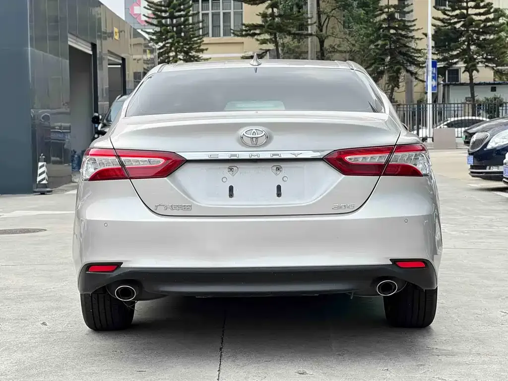 Toyota Camry — фото 8