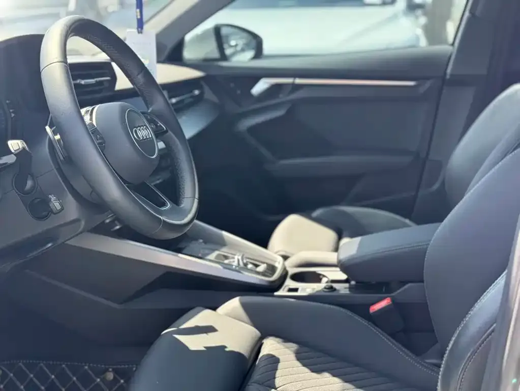 Audi A3 2023 из CN, фото 2