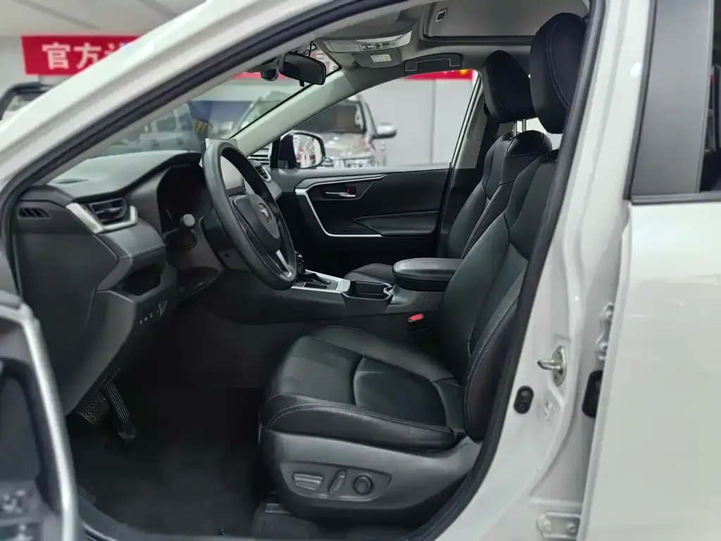 Toyota RAV4 2021 из CN, фото 4