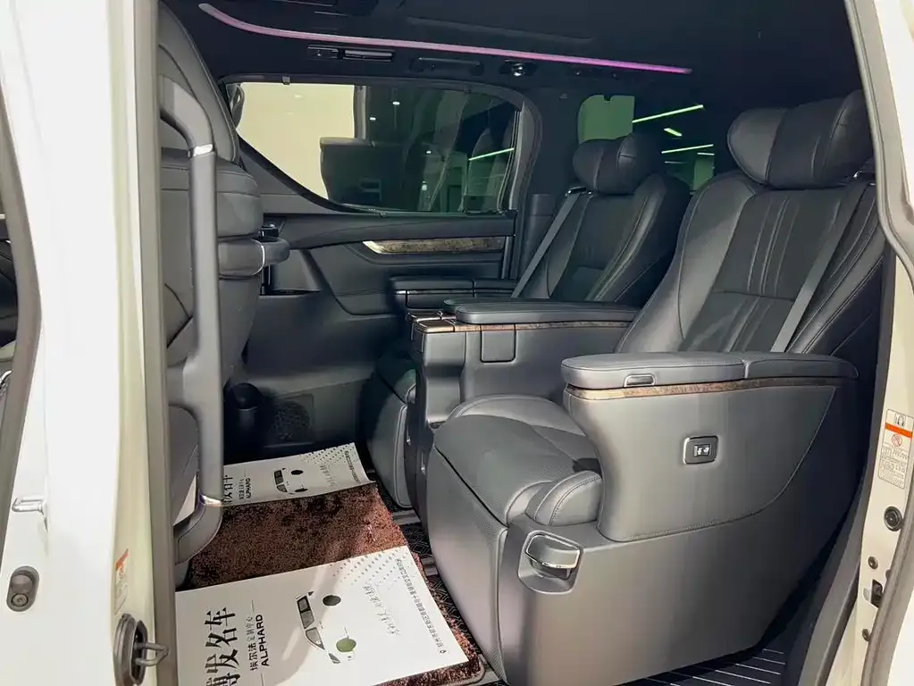 Toyota Alphard 2022 из CN, фото 4