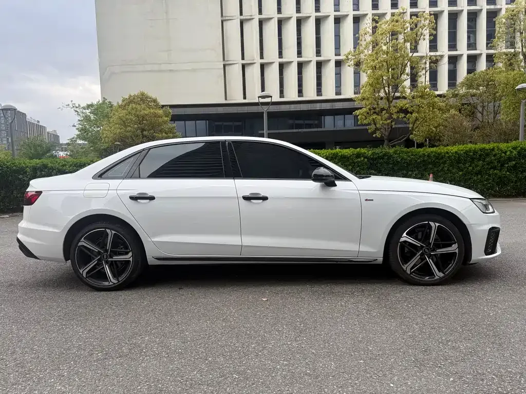 Audi A4L 2024 из CN, фото 10