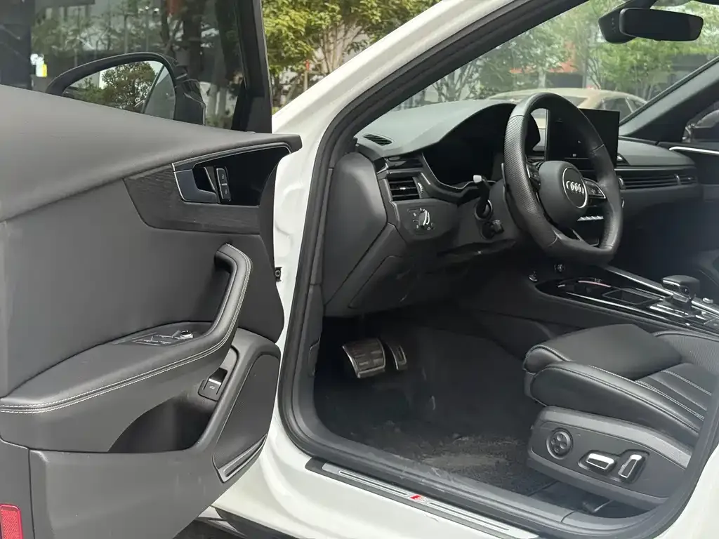Audi A4L 2024 из CN, фото 5