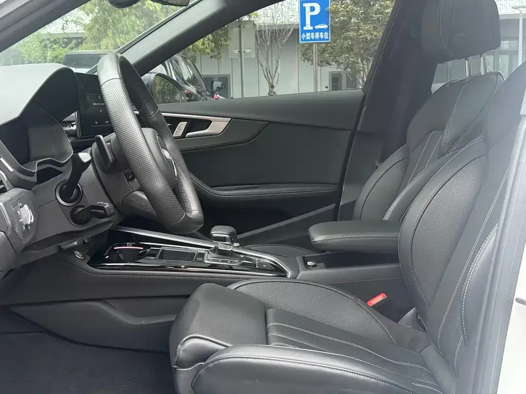 Audi A4L 2024 из CN, фото 4