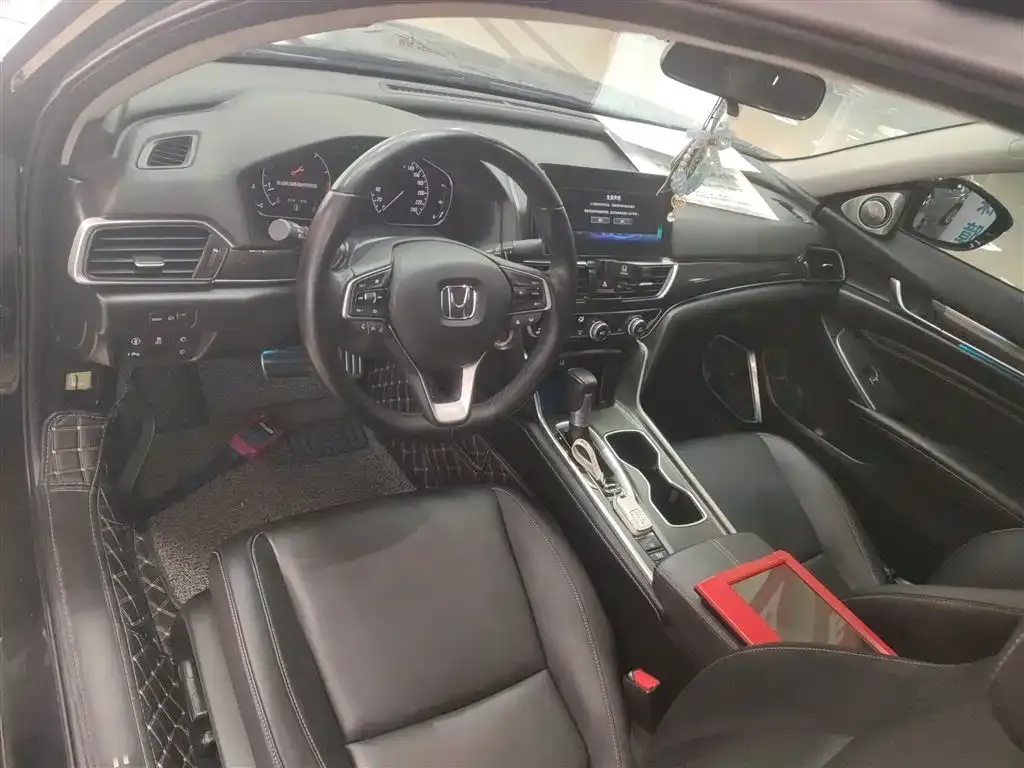 Honda Accord — фото 4
