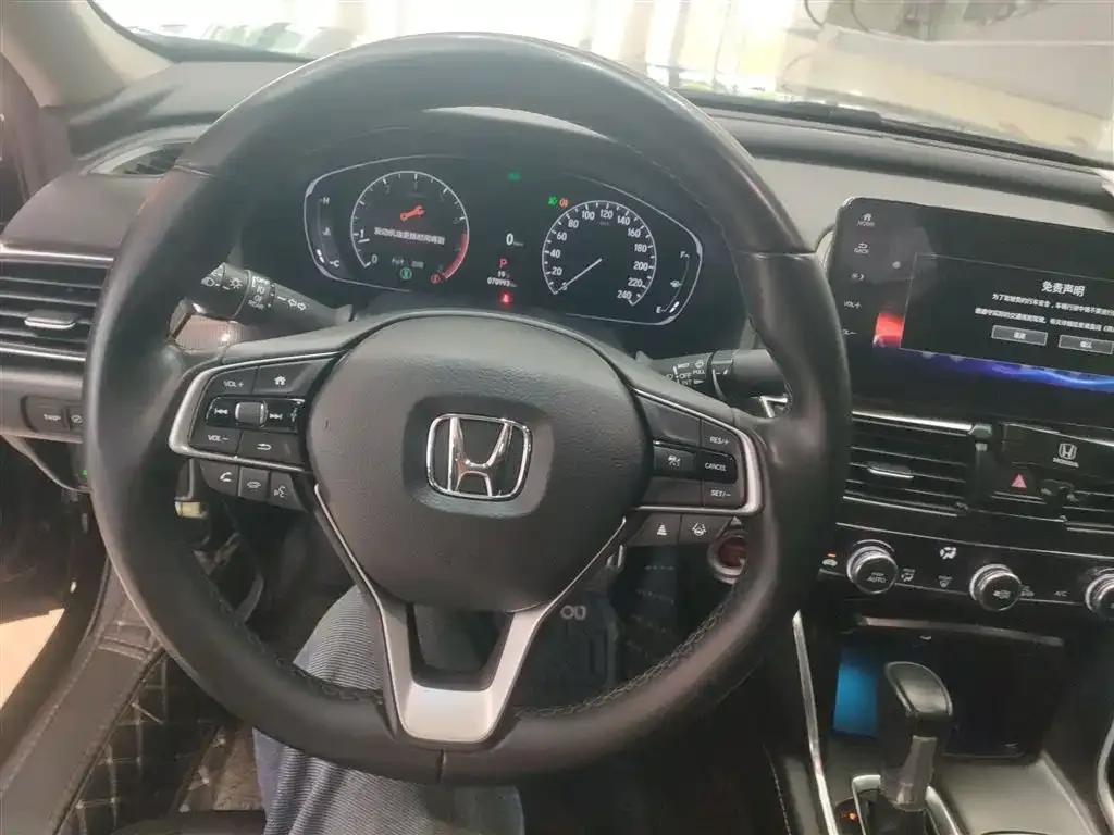 Honda Accord — фото 10