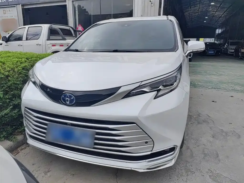 Toyota Sienna — фото 3