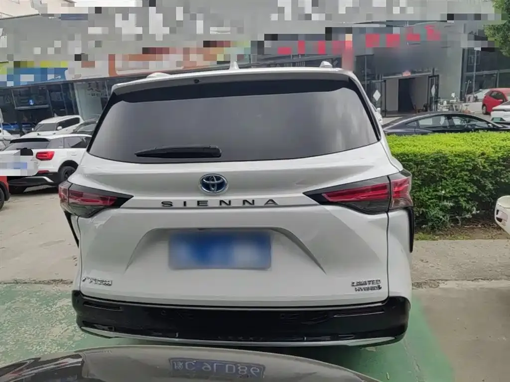 Toyota Sienna — фото 10