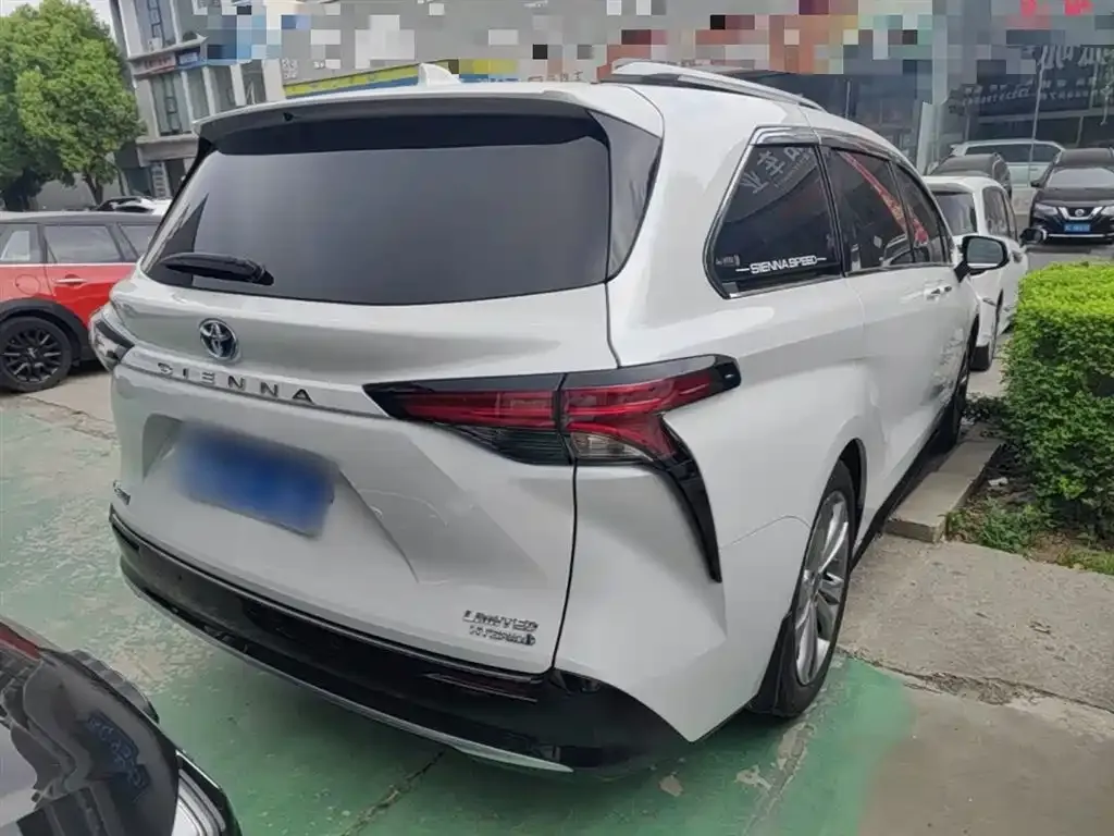 Toyota Sienna — фото 2