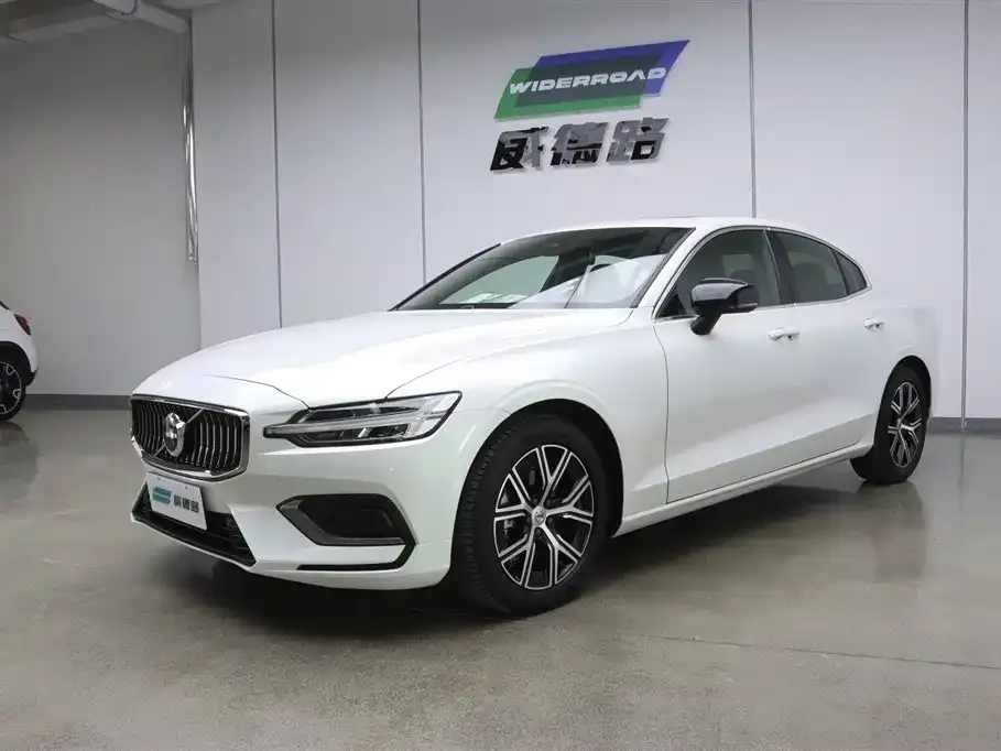 Volvo S60 — фото 1