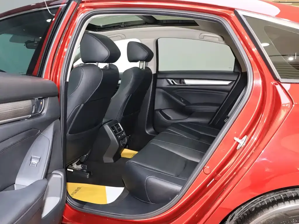 Honda Accord — фото 10
