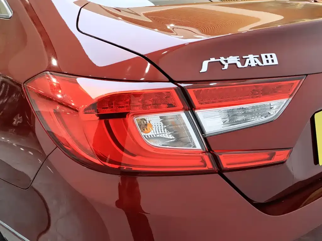 Honda Accord — фото 7