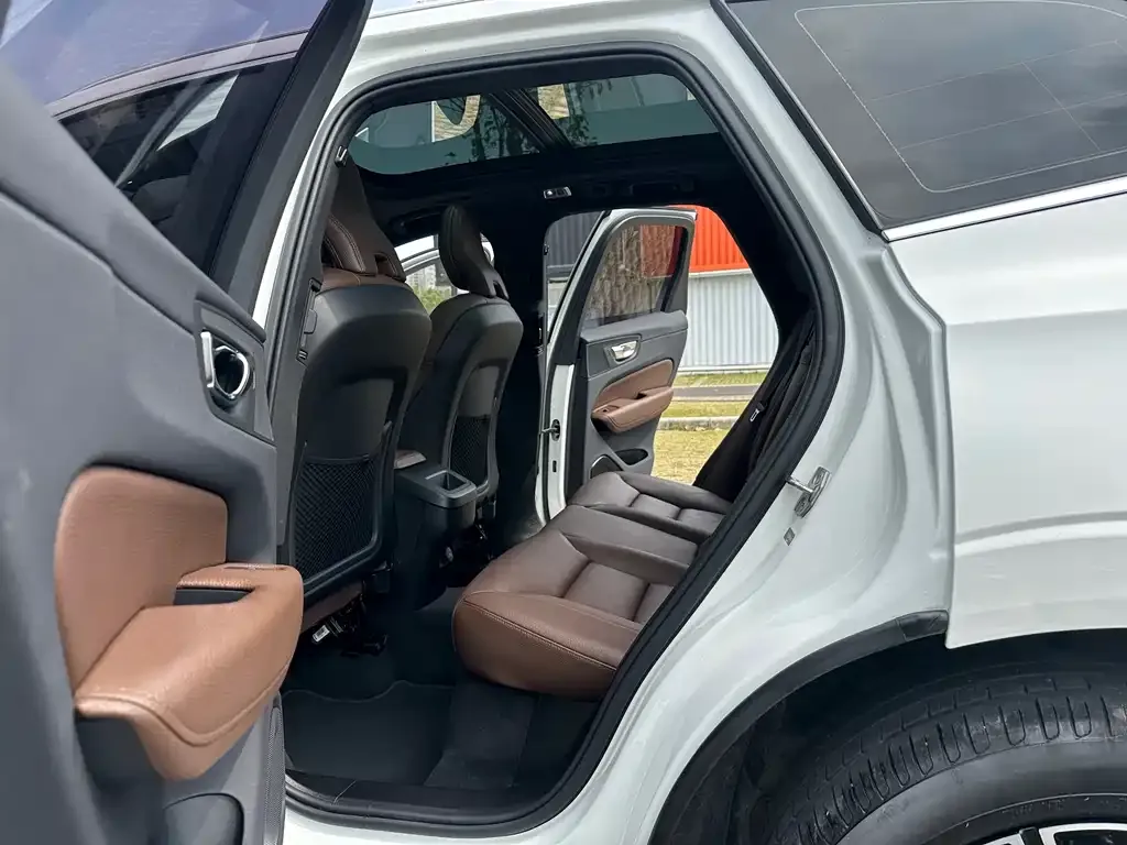Volvo XC60 2021 из CN, фото 4