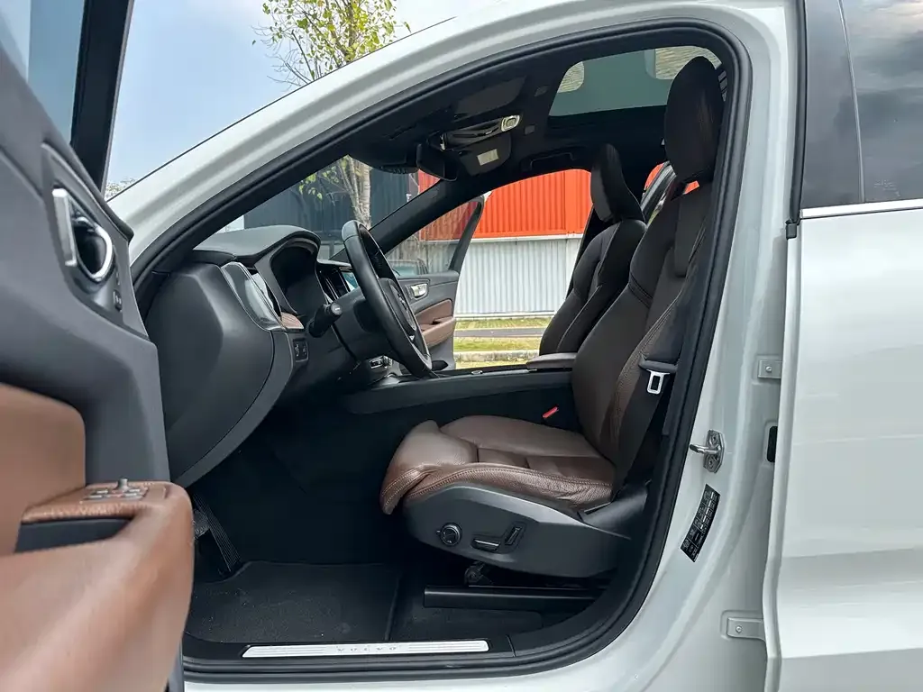 Volvo XC60 2021 из CN, фото 6