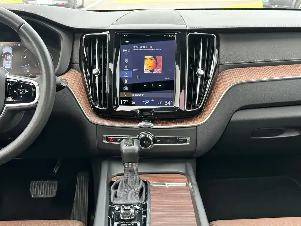 Volvo XC60 2021 из CN, фото 9
