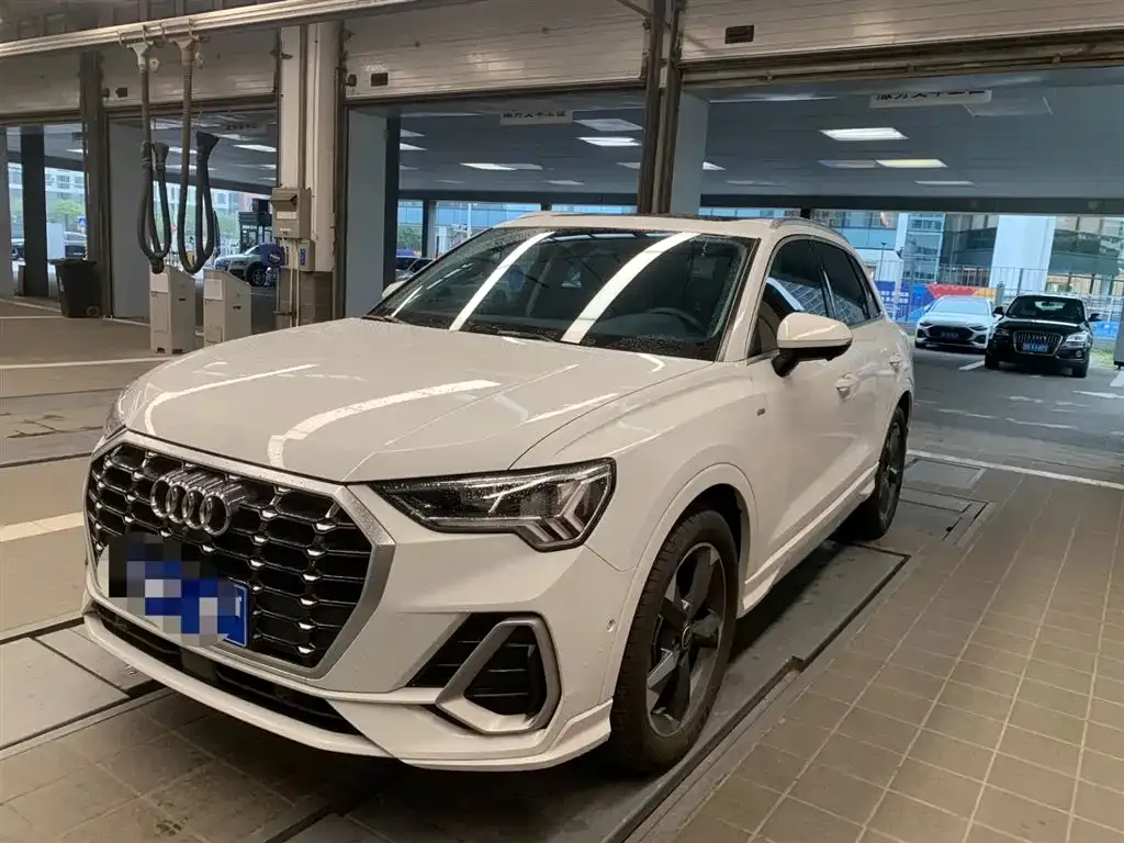 Audi Q3 2023 из CN, фото 1