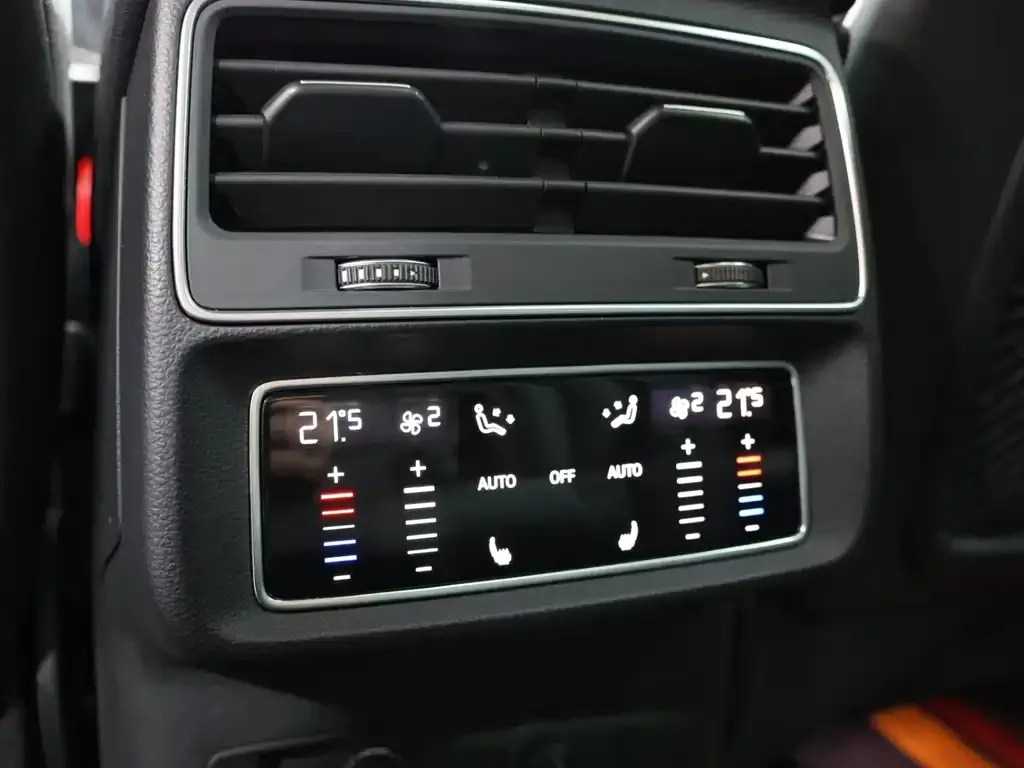 Audi Q7 2021 из CN, фото 3