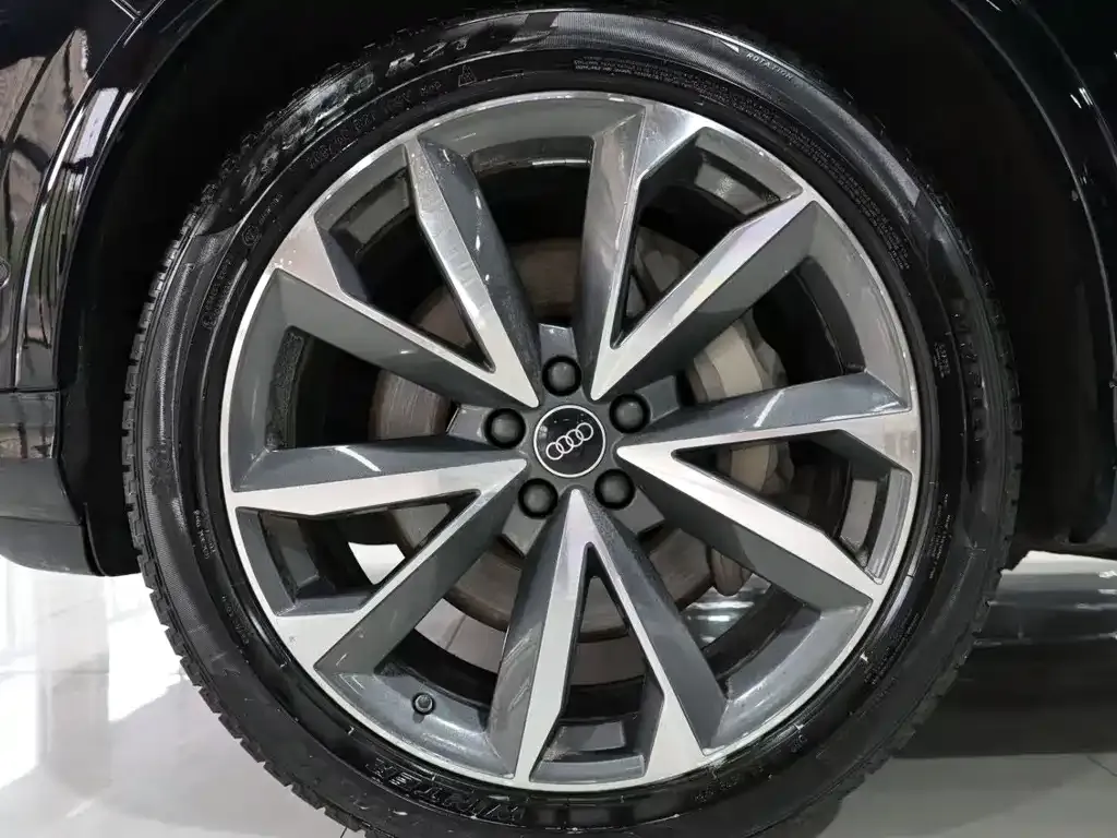 Audi Q7 2021 из CN, фото 10