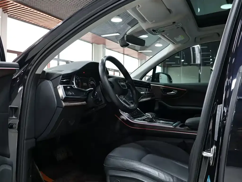 Audi Q7 2021 из CN, фото 5
