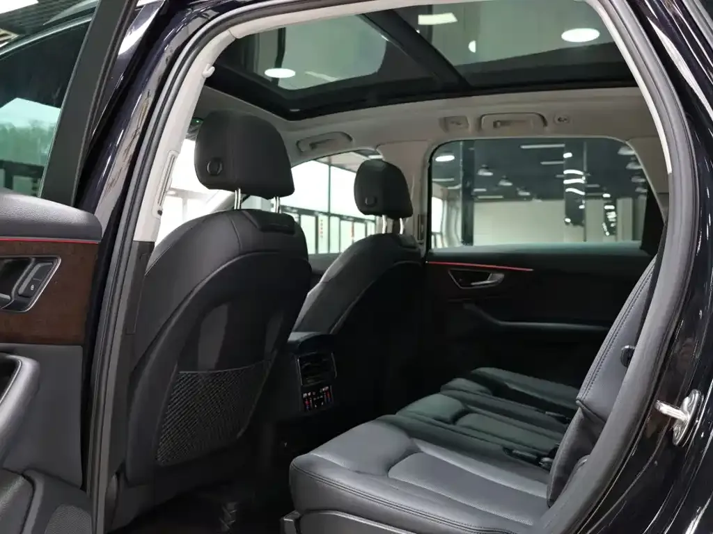 Audi Q7 2021 из CN, фото 6