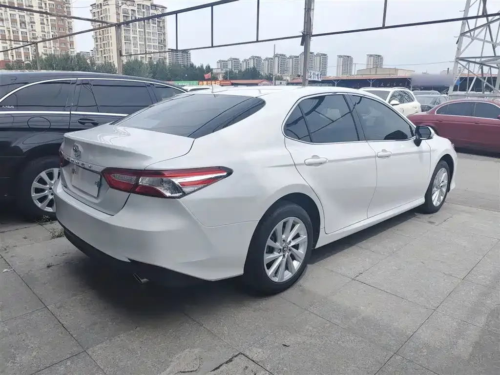 Toyota Camry — фото 10
