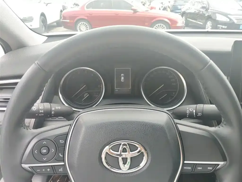 Toyota Camry — фото 4