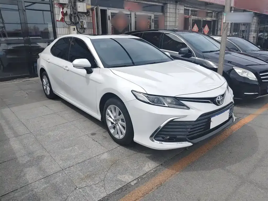 Toyota Camry — фото 9