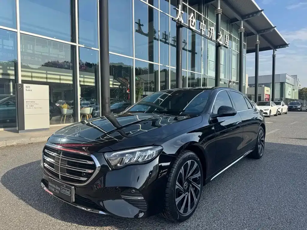 Mercedes-Benz E-Class — фото 1