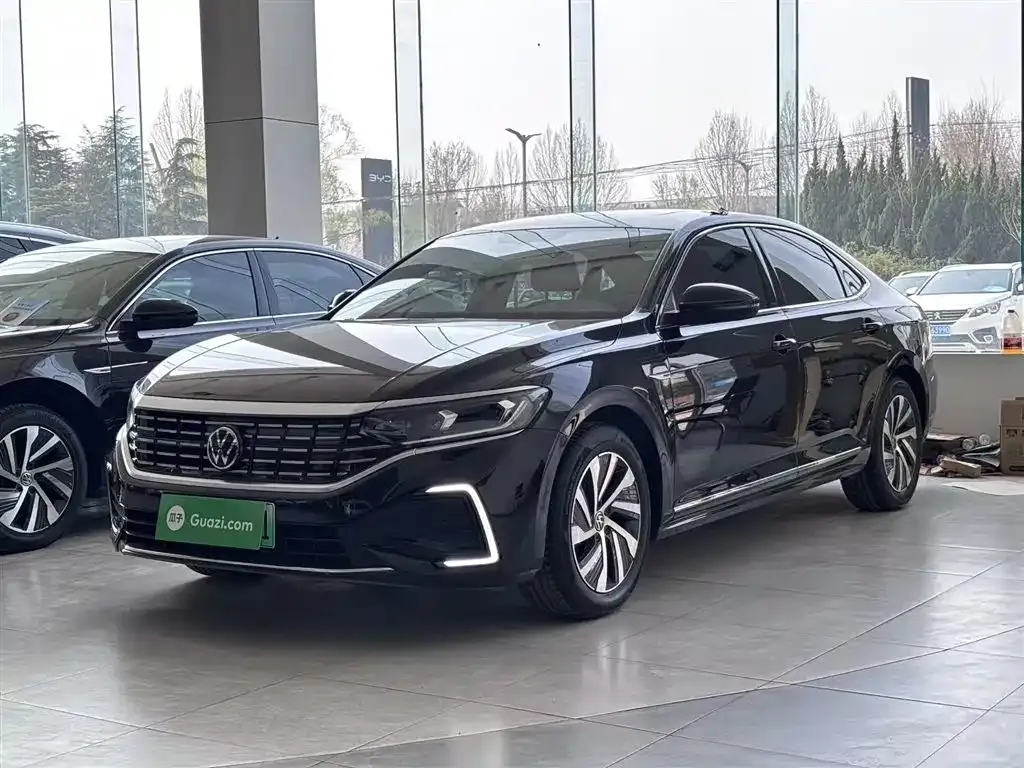 Volkswagen Passat New Energy — фото 1