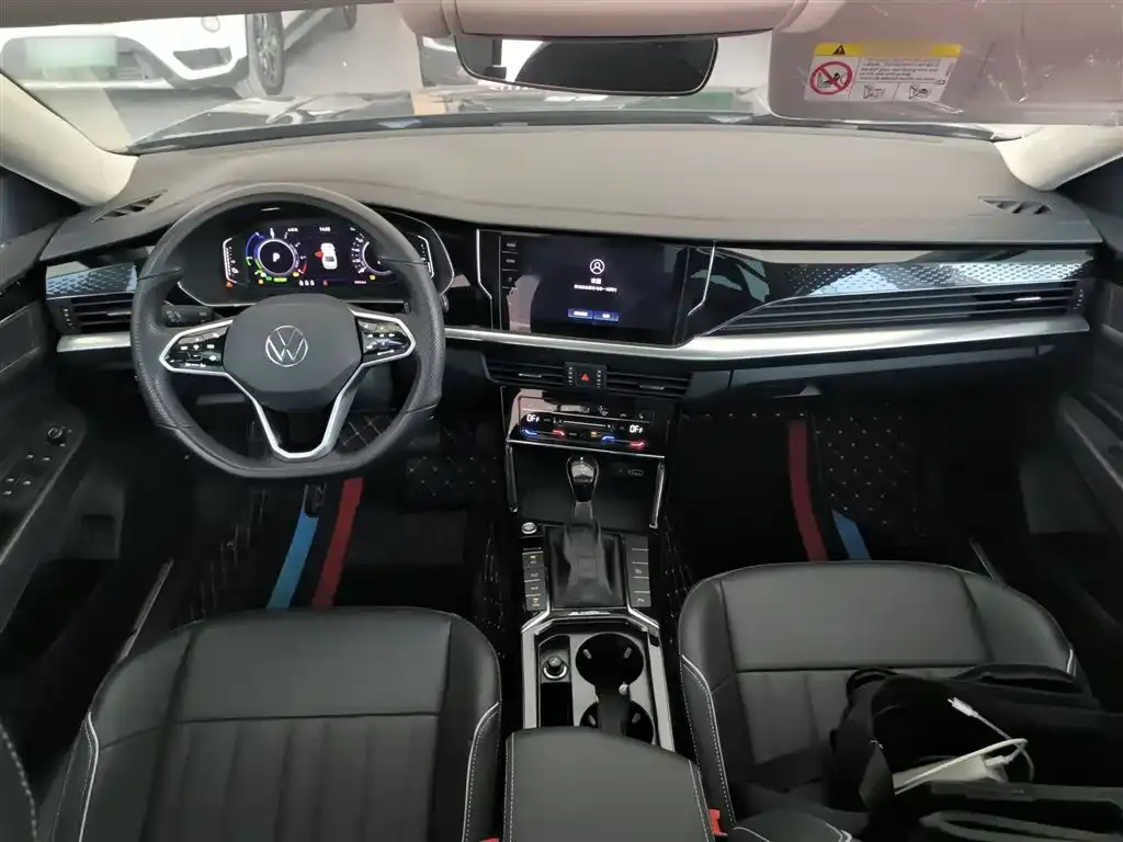 Volkswagen Passat New Energy — фото 3