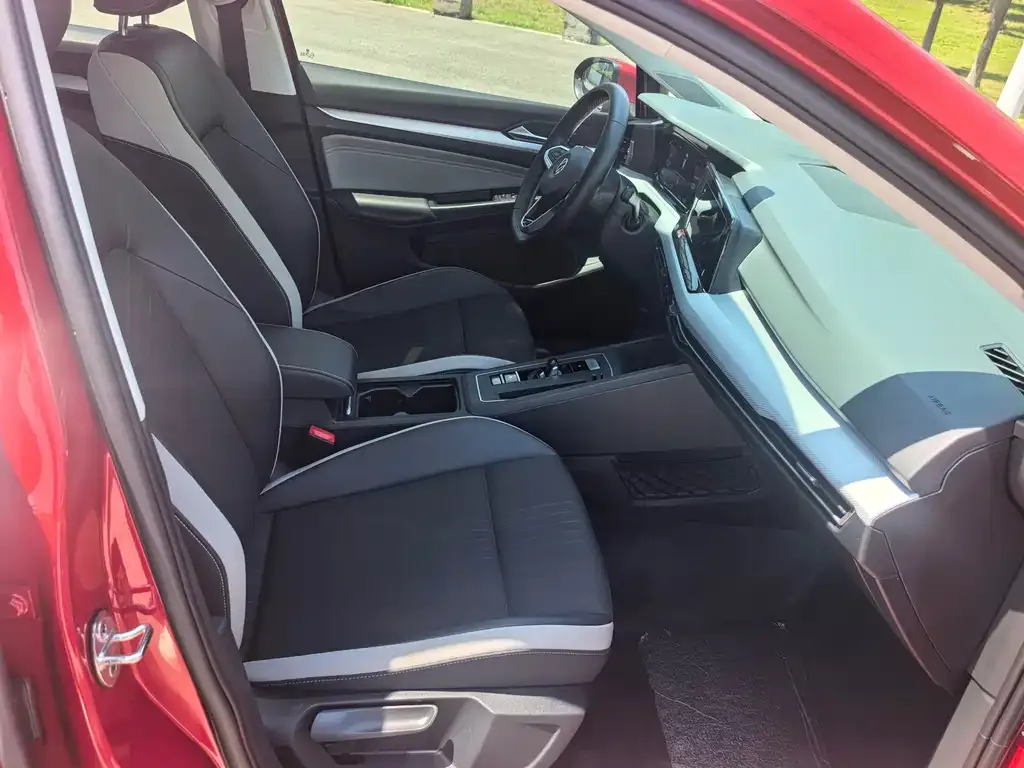Volkswagen Golf 2021 из CN, фото 2