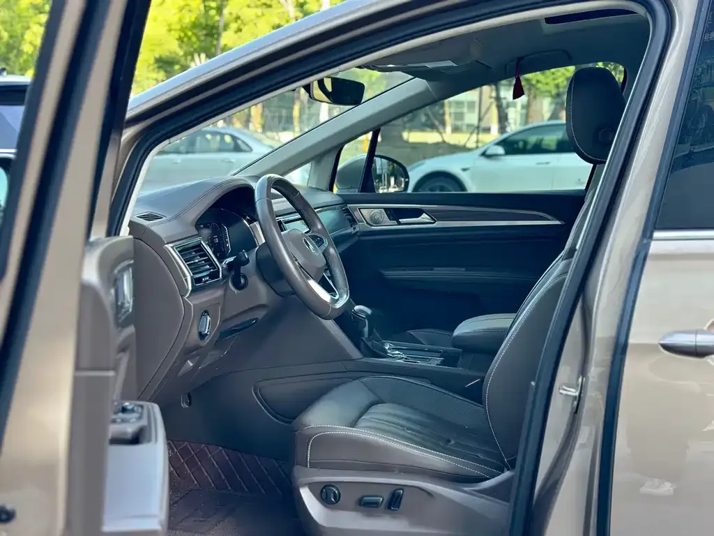 Volkswagen Viloran 2021 из CN, фото 3