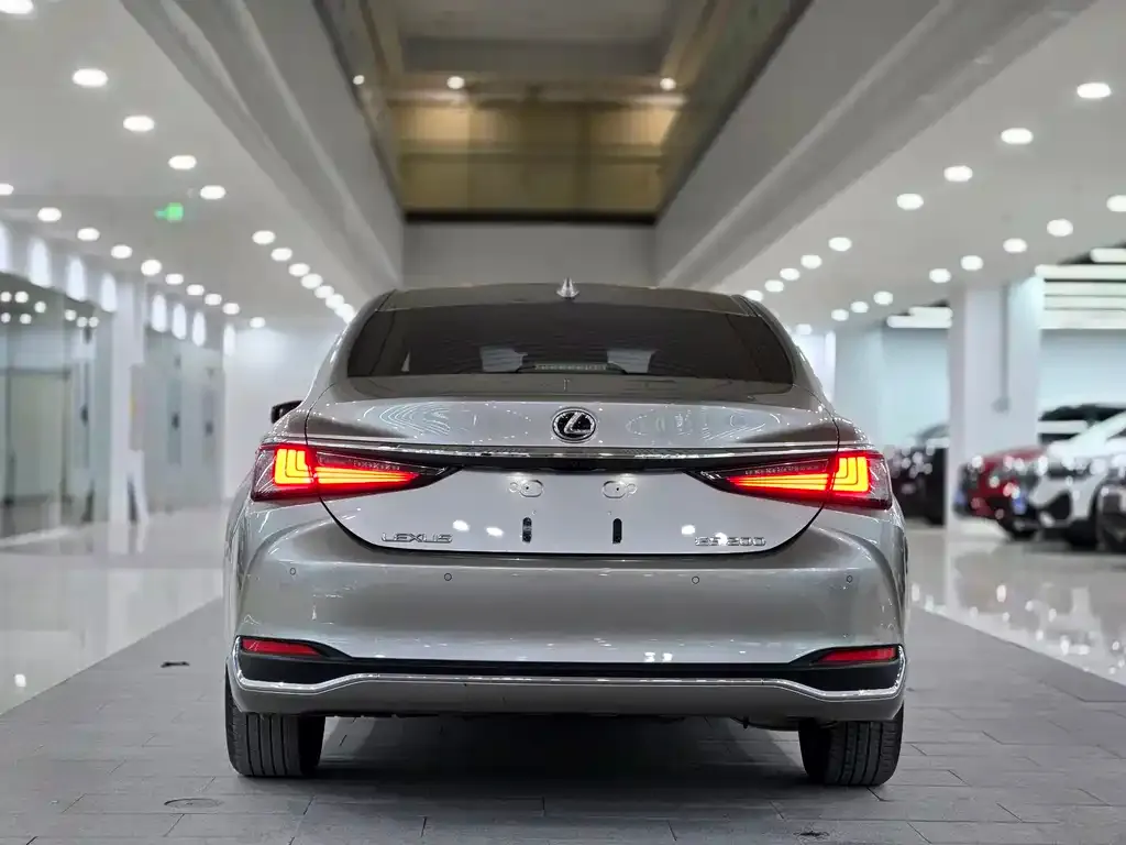 Lexus ES 2024 из CN, фото 2