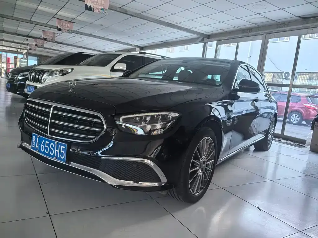 Mercedes-Benz E-Class — фото 1