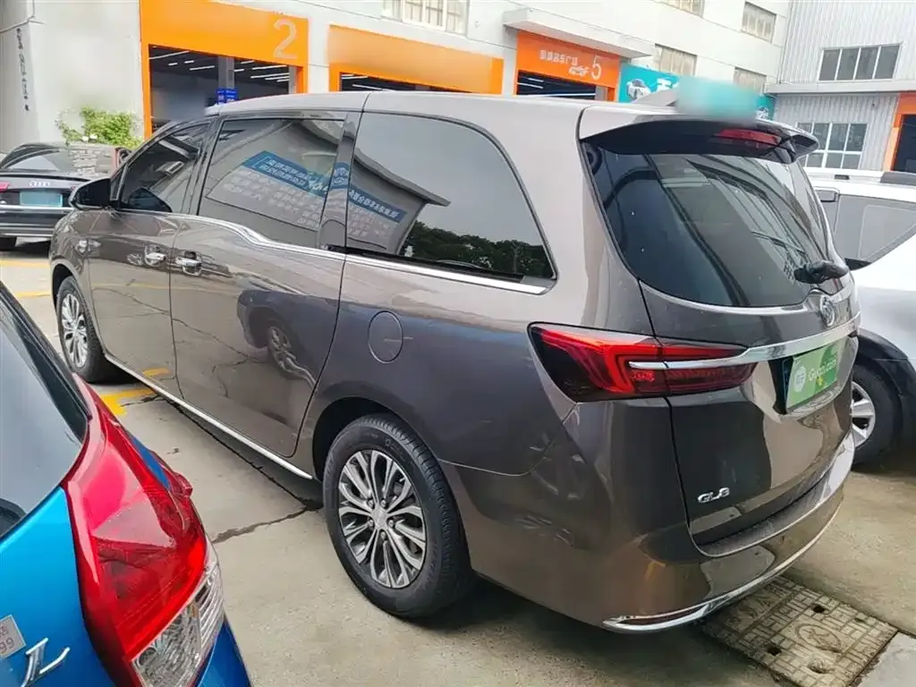 Buick GL8 2023 из CN, фото 10