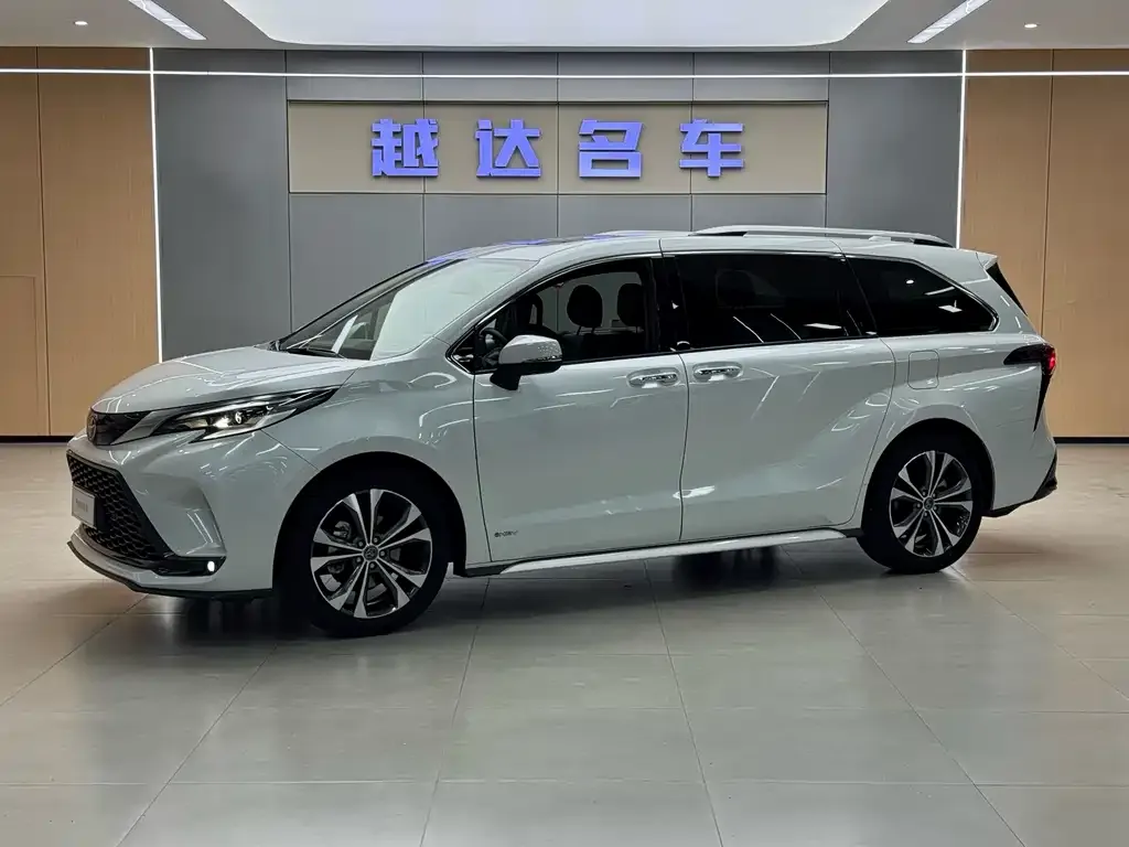 Toyota Granvia — фото 1