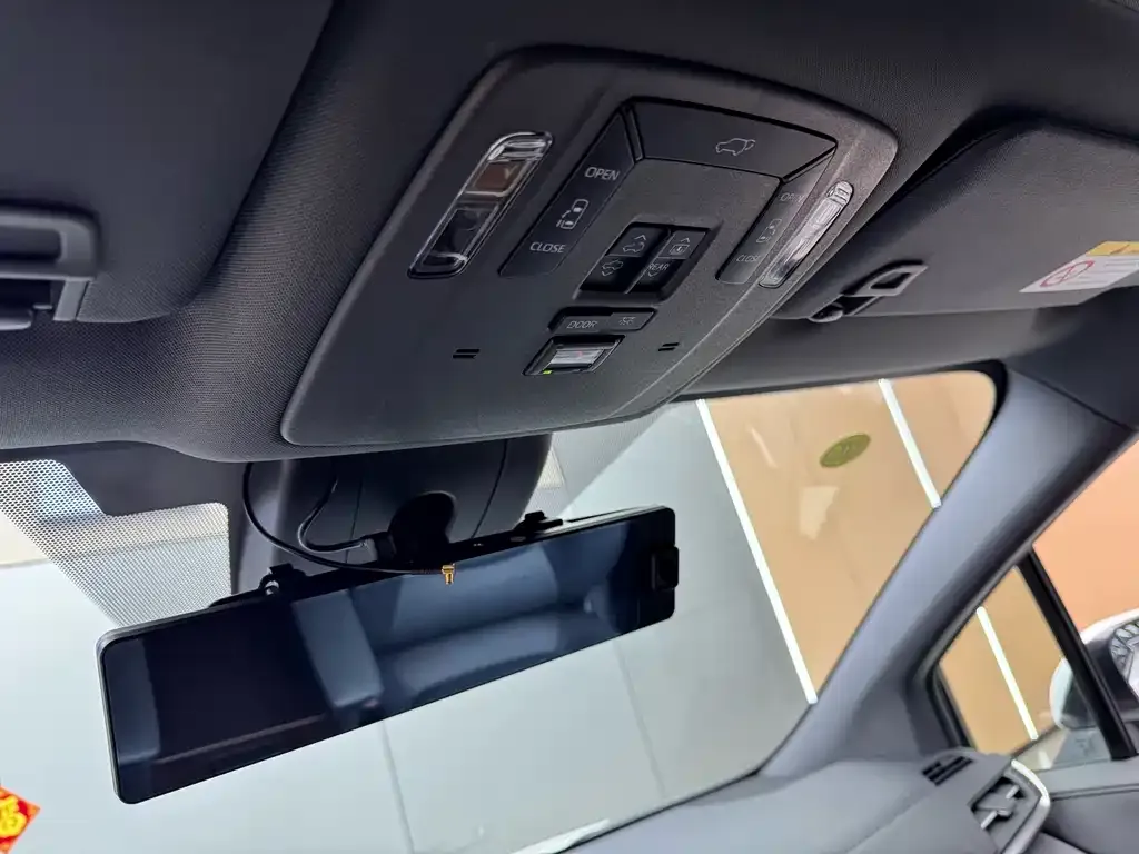 Toyota Granvia — фото 9