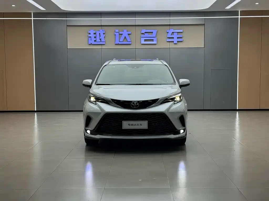 Toyota Granvia — фото 2