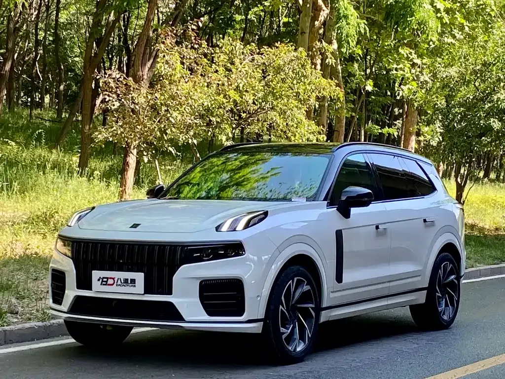 Lynk & Co 09