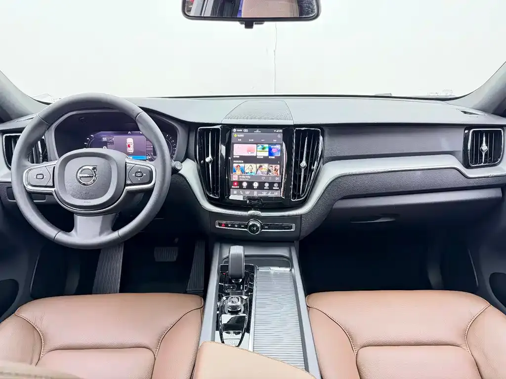 Volvo XC60 — фото 10