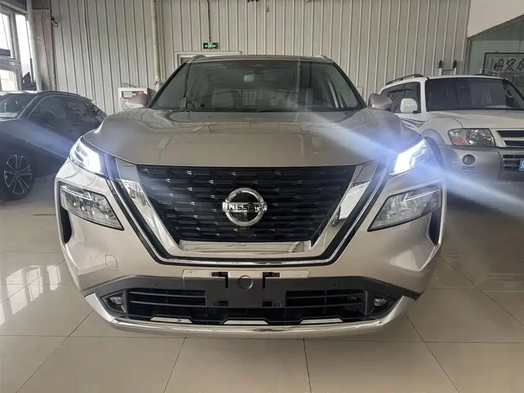 Nissan X-Trail — фото 1