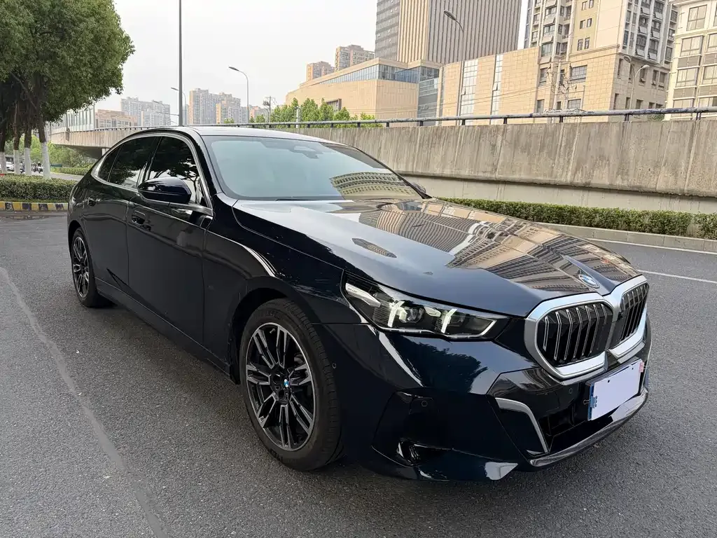 BMW 5 Series 2025 из CN, фото 3