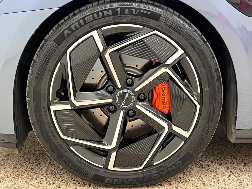 BYD Seal — фото 9
