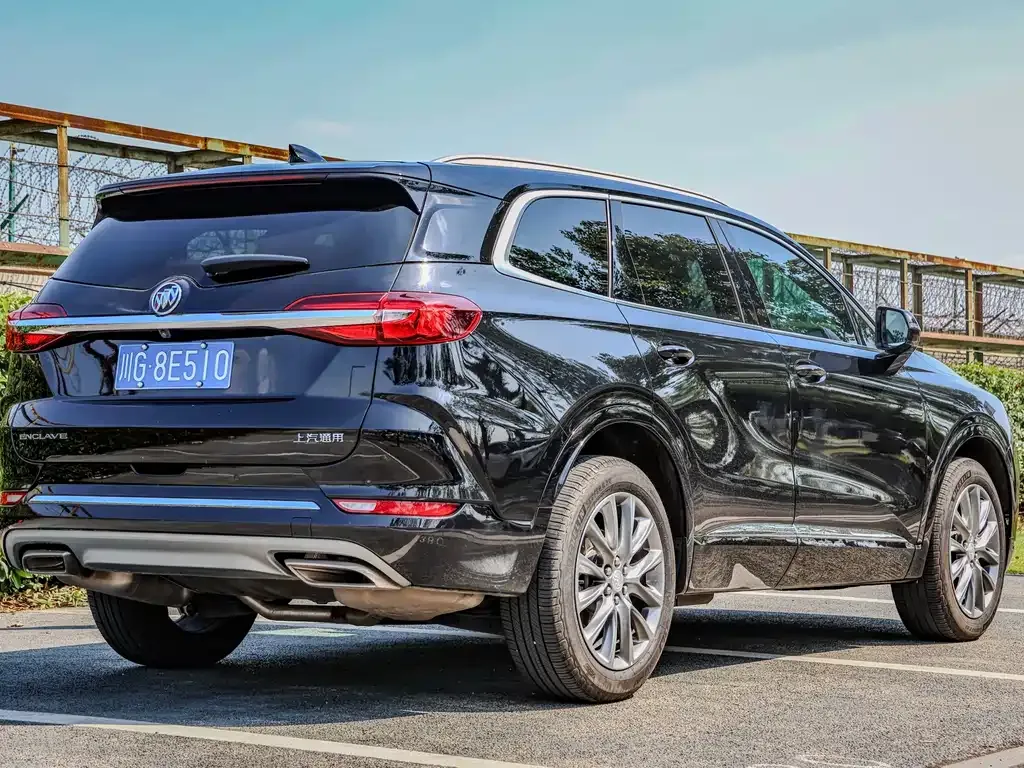 Buick Enclave — фото 8
