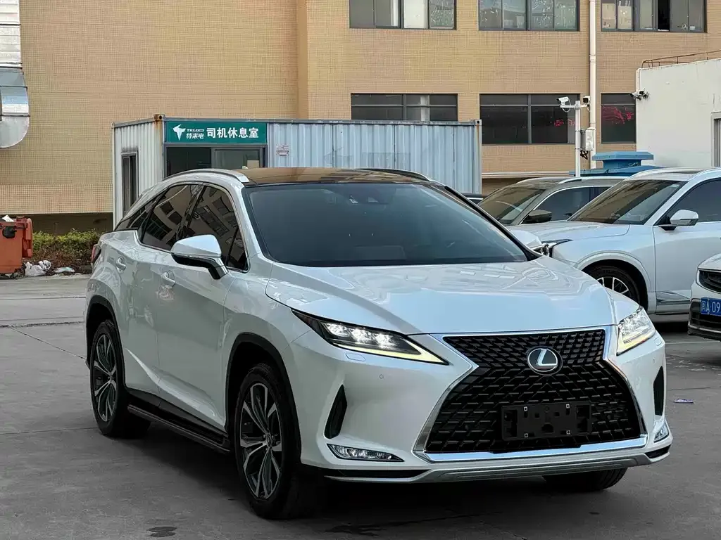 Lexus RX — фото 1